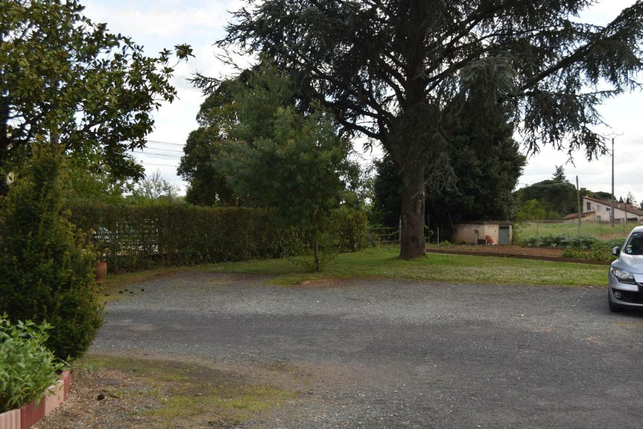 Le Nid De L'Ecureuil Acomodação com café da manhã Brens  Exterior foto