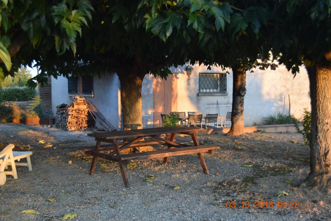 Le Nid De L'Ecureuil Acomodação com café da manhã Brens  Exterior foto